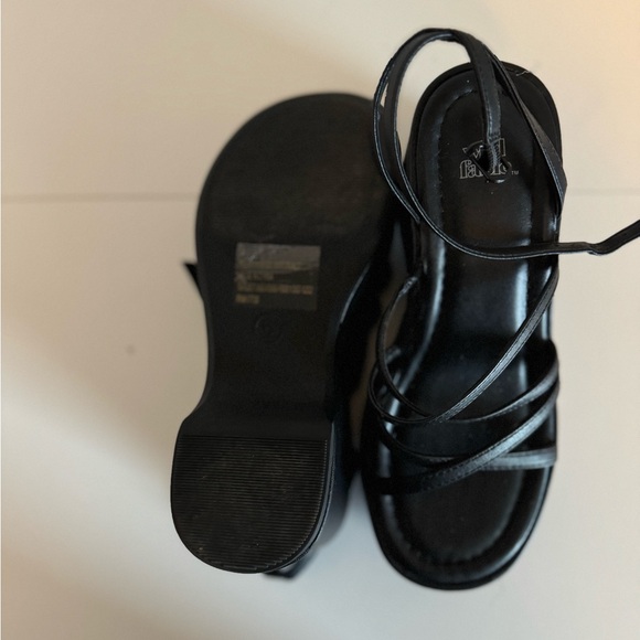 Strappy Black Platform Sandal Size 6 - Picture 9 of 13
